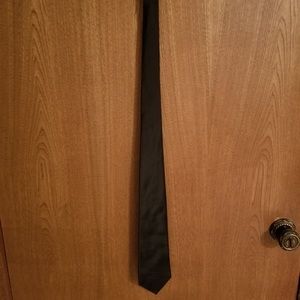Express Solid black tie